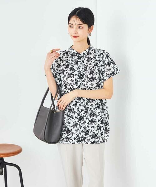 a.v.v / アー・ヴェ・ヴェ シャツ・ブラウス | 花柄ギャザーブラウス | 詳細2
