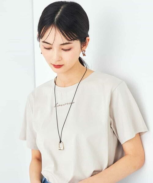 a.v.v / アー・ヴェ・ヴェ カットソー | 【コットン100%】コンパクト刺繍ロゴTシャツ | 詳細3