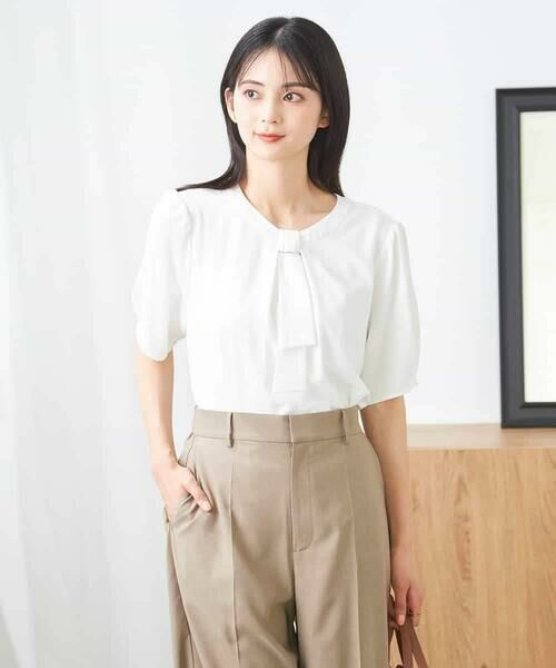a.v.v / アー・ヴェ・ヴェ シャツ・ブラウス | チャーム付きボウタイブラウス(ホワイト)