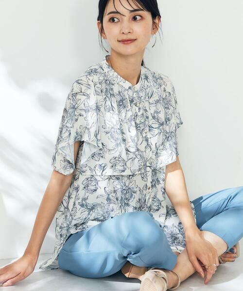 a.v.v / アー・ヴェ・ヴェ シャツ・ブラウス | 線画プリントケープブラウス(アイボリー)