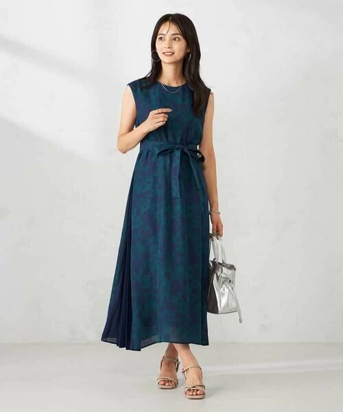 a.v.v / アー・ヴェ・ヴェ ロング・マキシ丈ワンピース | 【洗える】サイドプリーツノースリーブワンピース | 詳細1