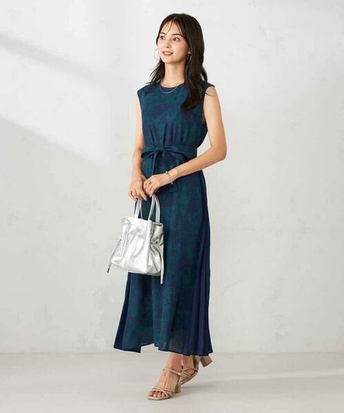 a.v.v / アー・ヴェ・ヴェ ロング・マキシ丈ワンピース | 【洗える】サイドプリーツノースリーブワンピース | 詳細2