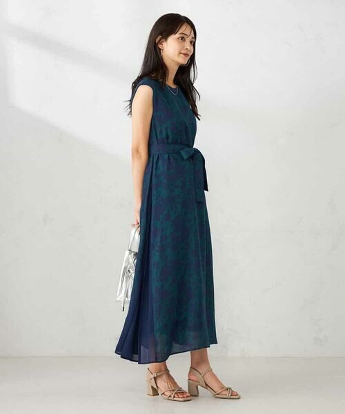 a.v.v / アー・ヴェ・ヴェ ロング・マキシ丈ワンピース | 【洗える】サイドプリーツノースリーブワンピース | 詳細3