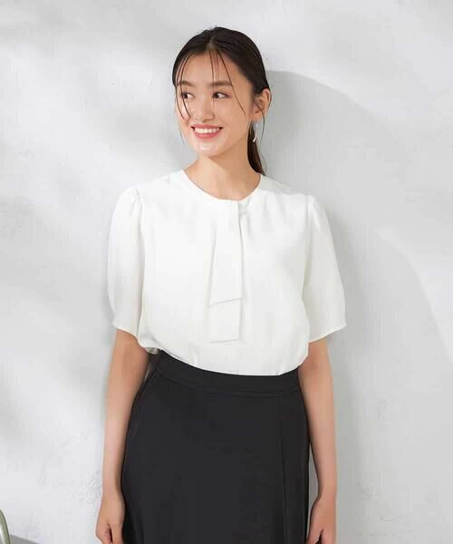 a.v.v / アー・ヴェ・ヴェ シャツ・ブラウス | 【ストレッチ/洗える】チャーム付きボウタイブラウス | 詳細11