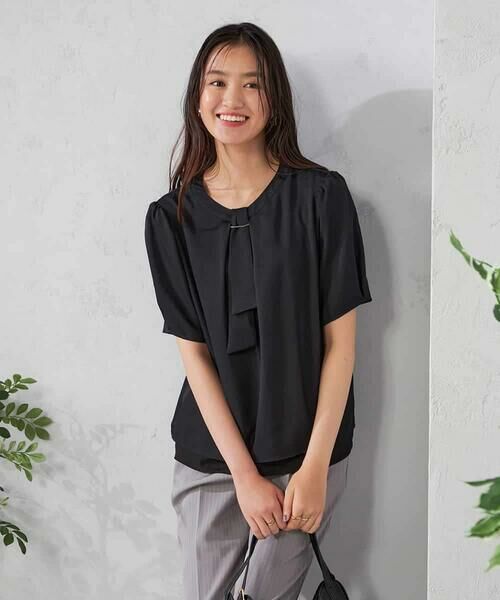 a.v.v / アー・ヴェ・ヴェ シャツ・ブラウス | 【ストレッチ/洗える】チャーム付きボウタイブラウス(ブラック)