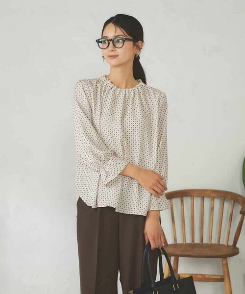 a.v.v / アー・ヴェ・ヴェ シャツ・ブラウス | 【マシンウォッシャブル】タックネックブラウス | 詳細2