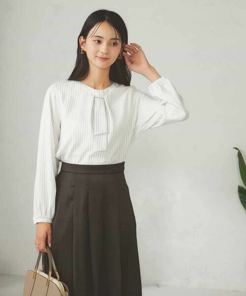 a.v.v / アー・ヴェ・ヴェ シャツ・ブラウス | 【マシンウォッシャブル】チャーム付きボウタイブラウス | 詳細1