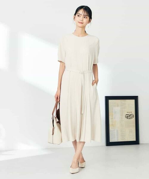 a.v.v / アー・ヴェ・ヴェ ロング・マキシ丈ワンピース | 【洗える/ストレッチ】ベルト付フロントプリーツワンピース(ベージュ)
