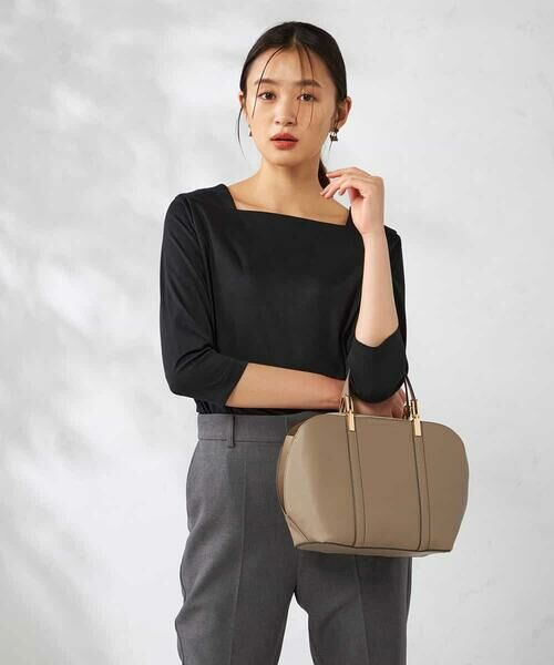 a.v.v / アー・ヴェ・ヴェ カットソー | スクエアネックスムースTシャツ(ブラック)