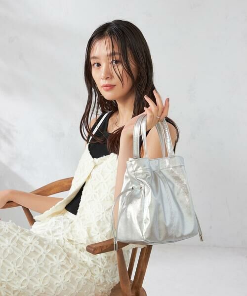 a.v.v / アー・ヴェ・ヴェ トートバッグ | サイドドロストトート | 詳細2