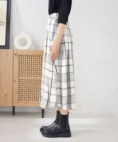 a.v.v / アー・ヴェ・ヴェ ロング・マキシ丈スカート | 【マシンウォッシャブル】タックフレアサテンスカート | 詳細15