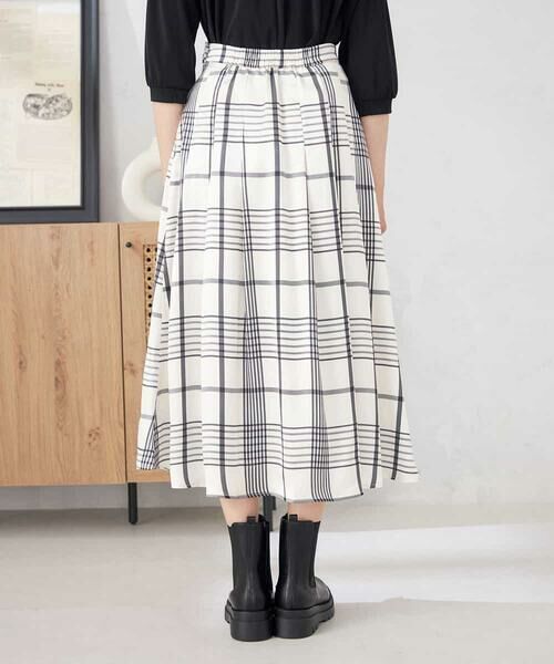 a.v.v / アー・ヴェ・ヴェ ロング・マキシ丈スカート | 【マシンウォッシャブル】タックフレアサテンスカート | 詳細16