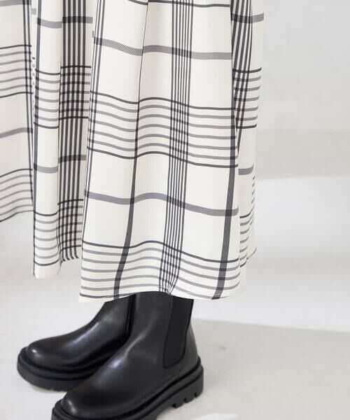 a.v.v / アー・ヴェ・ヴェ ロング・マキシ丈スカート | 【マシンウォッシャブル】タックフレアサテンスカート | 詳細19