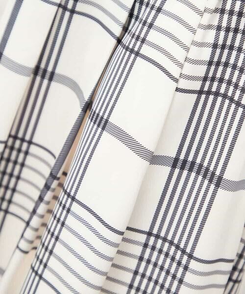 a.v.v / アー・ヴェ・ヴェ ロング・マキシ丈スカート | 【マシンウォッシャブル】タックフレアサテンスカート | 詳細20