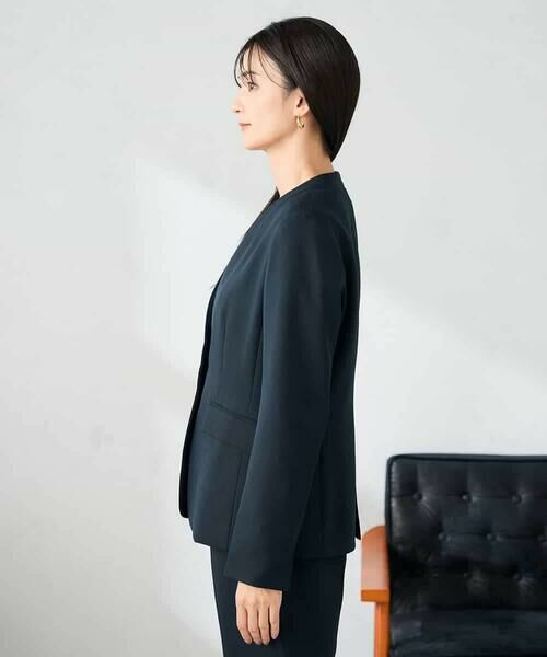 a.v.v / アー・ヴェ・ヴェ ノーカラージャケット | 【洗える/イージーケア/ストレッチ】パウダーツイルVネックジャケット | 詳細1