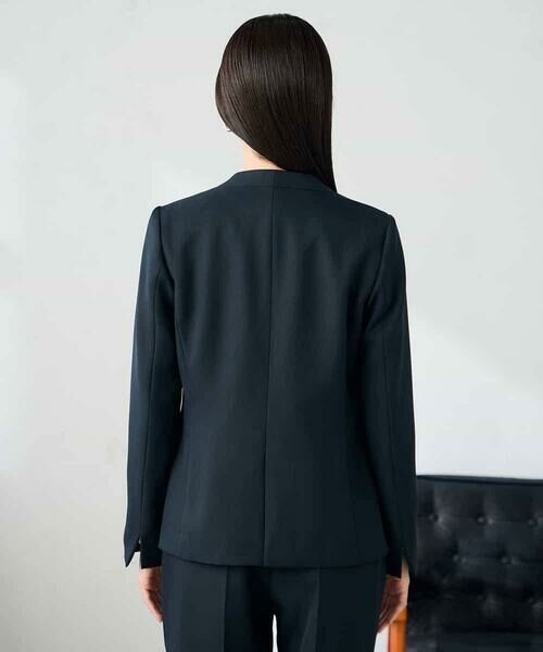 a.v.v / アー・ヴェ・ヴェ ノーカラージャケット | 【洗える/イージーケア/ストレッチ】パウダーツイルVネックジャケット | 詳細2