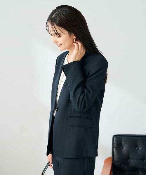 a.v.v/アー・ヴェ・ヴェ 【洗える/イージーケア/ストレッチ】パウダーツイルVネックジャケット ネイビー S