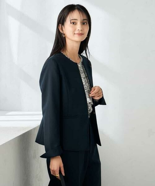 a.v.v / アー・ヴェ・ヴェ ノーカラージャケット | 【洗える/イージーケア/ストレッチ】パウダーツイルキーネックジャケット | 詳細1