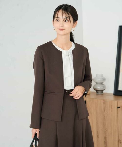 a.v.v/アー・ヴェ・ヴェ 【洗える/イージーケア/ストレッチ】パウダーツイルキーネックジャケット ブラウン L