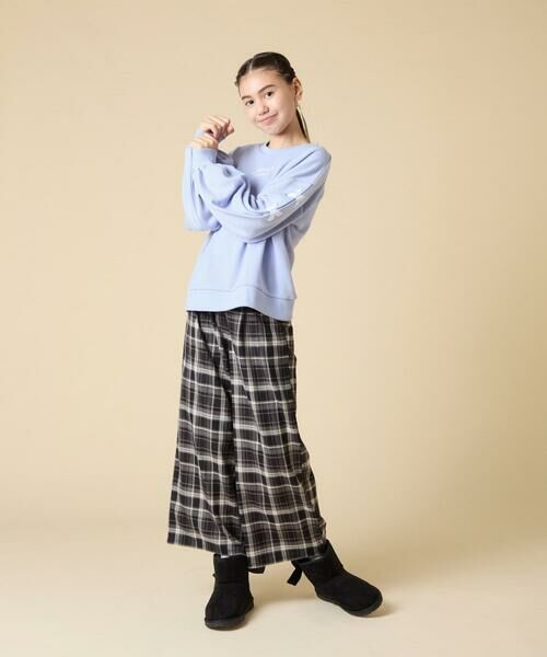 a.v.v / アー・ヴェ・ヴェ カットソー | [120-160]【人気NO.1トップス！/袖レースアップ/プチロゴ/通学にもオススメ】レースアップスリーブトレーナー | 詳細3