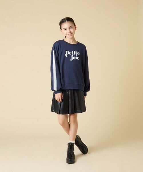 a.v.v / アー・ヴェ・ヴェ カットソー | [130-160]【袖デザイン/プリントロゴ＋パール調デザイン/通学にもオススメ】レーステープ裏毛トレーナー | 詳細17