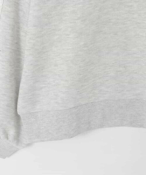 a.v.v / アー・ヴェ・ヴェ カットソー | [130-160]【袖デザイン/プリントロゴ＋パール調デザイン/通学にもオススメ】レーステープ裏毛トレーナー | 詳細24
