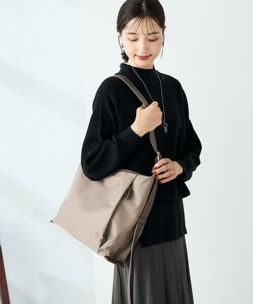 a.v.v / アー・ヴェ・ヴェ ショルダーバッグ | ナイロンショルダー（グレージュ）