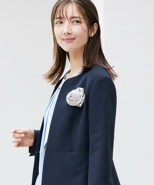 a.v.v / アー・ヴェ・ヴェ ブローチ・コサージュ | ローズモチーフコサージュ（ライトグレー）