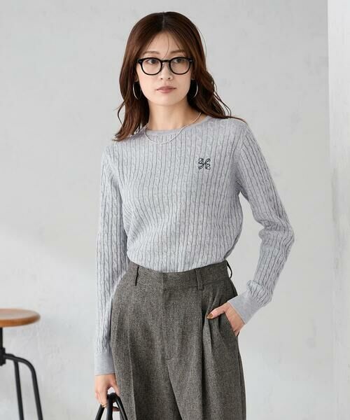 a.v.v / アー・ヴェ・ヴェ ニット・セーター | ワンポイント刺繍ケーブルニット | 詳細1