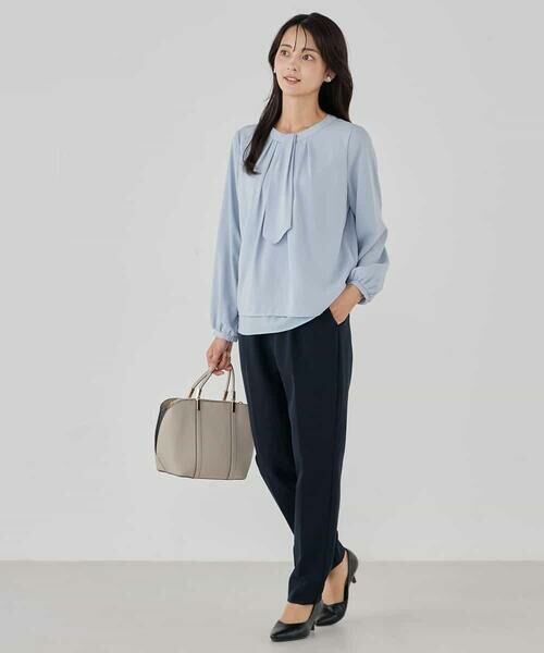 a.v.v / アー・ヴェ・ヴェ シャツ・ブラウス | 【洗える/ストレッチ】ボウタイメタルチャームブラウス | 詳細3