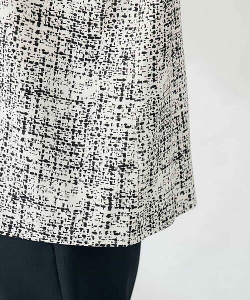 a.v.v / アー・ヴェ・ヴェ シャツ・ブラウス | 【洗える】プリントケープ風ブラウス | 詳細13