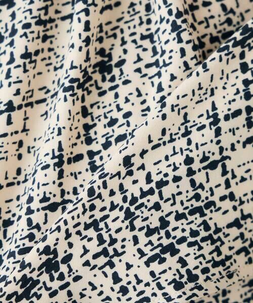 a.v.v / アー・ヴェ・ヴェ シャツ・ブラウス | 【洗える】プリントケープ風ブラウス | 詳細15