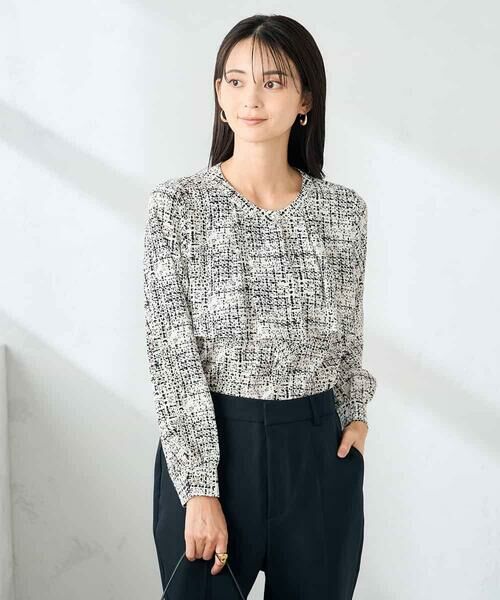 a.v.v/アー・ヴェ・ヴェ 【洗える】プリントケープ風ブラウス ホワイト M