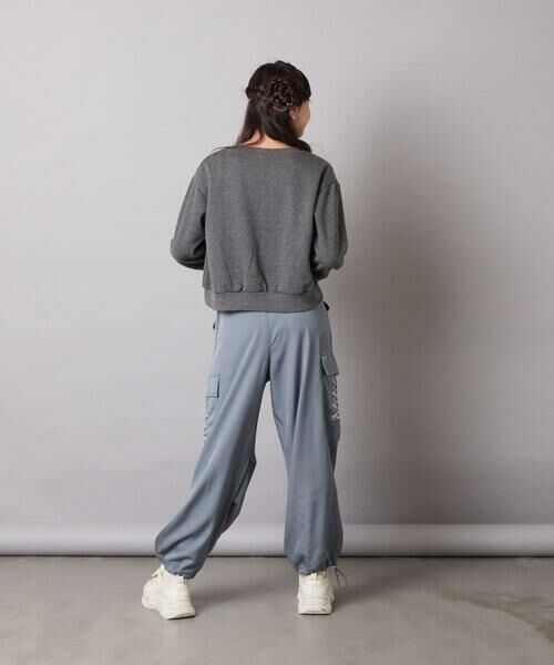 a.v.v / アー・ヴェ・ヴェ カットソー | [130-160]【裏起毛/クロップド丈/リメイク風】レースロゴクロップドトレーナー | 詳細17