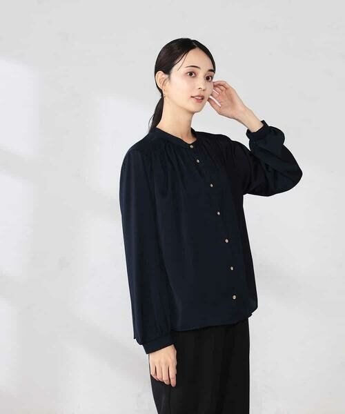 a.v.v / アー・ヴェ・ヴェ シャツ・ブラウス | 【洗える】サテンギャザーブラウス | 詳細4