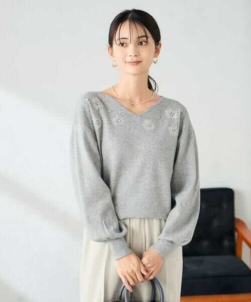 a.v.v / アー・ヴェ・ヴェ ニット・セーター | フラワー刺繍ニットプルオーバー | 詳細10
