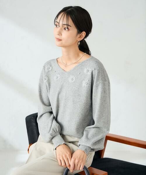 a.v.v / アー・ヴェ・ヴェ ニット・セーター | フラワー刺繍ニットプルオーバー | 詳細11