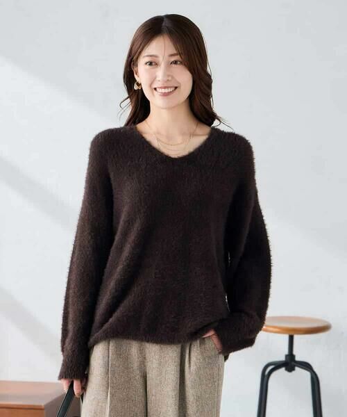 a.v.v / アー・ヴェ・ヴェ ニット・セーター | フェザーヤーンVネックニット（ブラウン）