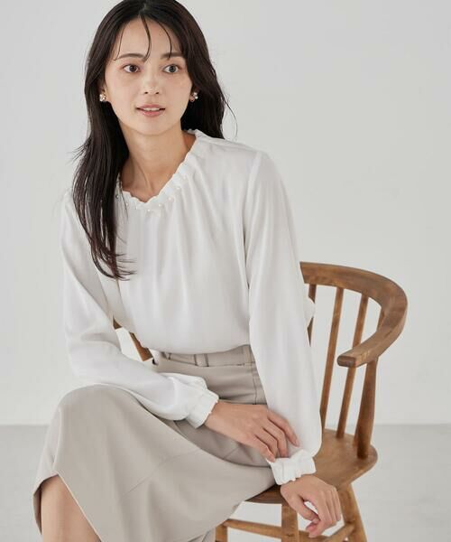 a.v.v / アー・ヴェ・ヴェ シャツ・ブラウス | 【洗える】タックネックブラウス(ホワイト)