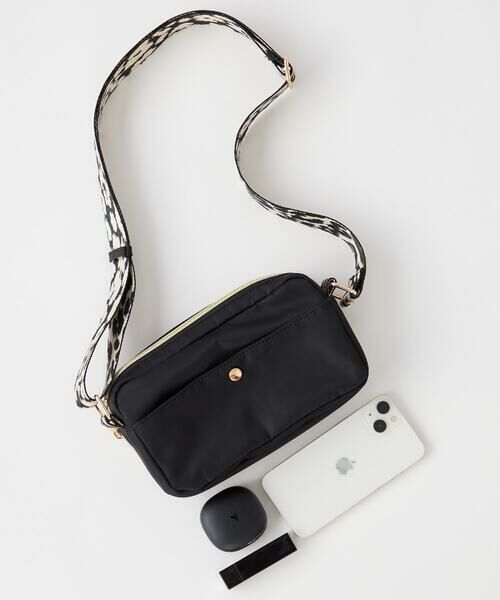 a.v.v / アー・ヴェ・ヴェ ショルダーバッグ | メニ?ポケットショルダーバッグ（ブラック）