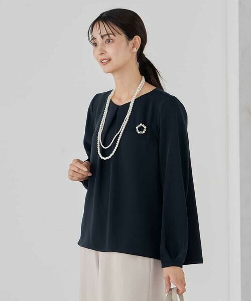 a.v.v / アー・ヴェ・ヴェ シャツ・ブラウス | サテンバックフレアブラウス【洗える/速乾/毛玉になりにくい/イージーケア】 | 詳細2