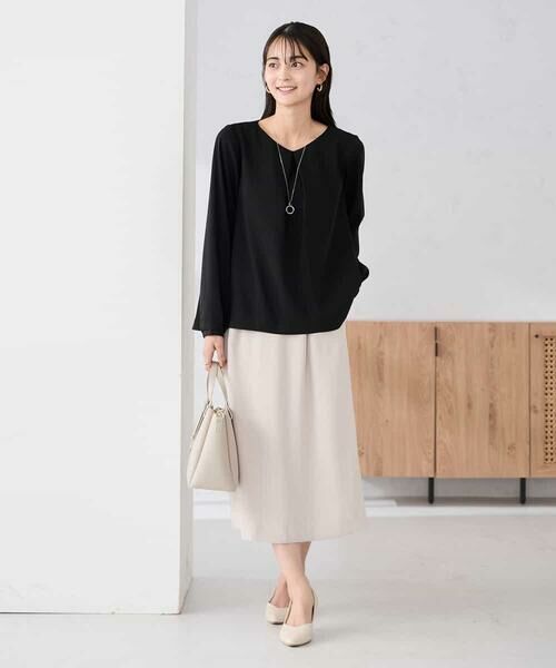 a.v.v / アー・ヴェ・ヴェ シャツ・ブラウス | サテンバックフレアブラウス【洗える/速乾/毛玉になりにくい/イージーケア】 | 詳細25