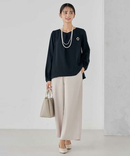 a.v.v / アー・ヴェ・ヴェ シャツ・ブラウス | サテンバックフレアブラウス【洗える/速乾/毛玉になりにくい/イージーケア】 | 詳細3