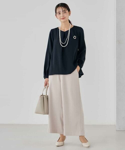 a.v.v / アー・ヴェ・ヴェ シャツ・ブラウス | サテンバックフレアブラウス【洗える/速乾/毛玉になりにくい/イージーケア】 | 詳細4