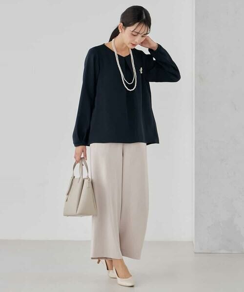 a.v.v / アー・ヴェ・ヴェ シャツ・ブラウス | サテンバックフレアブラウス【洗える/速乾/毛玉になりにくい/イージーケア】 | 詳細5