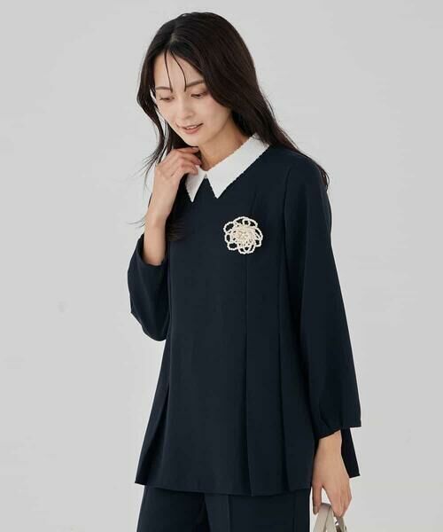 a.v.v / アー・ヴェ・ヴェ シャツ・ブラウス | 2WAYサテン襟付きペプラムブラウス【洗える/速乾/毛玉になりにくい/イージーケア】(ネイビー)