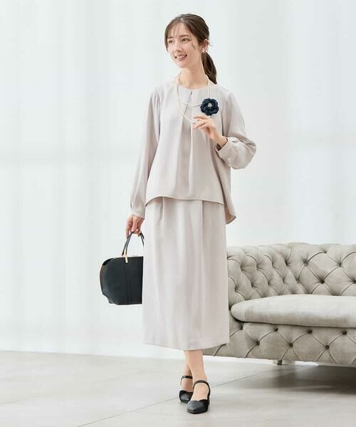 a.v.v / アー・ヴェ・ヴェ ミニ・ひざ丈スカート | サテンナロースカート【洗える/速乾/毛玉になりにくい/イージーケア】(グレージュ)