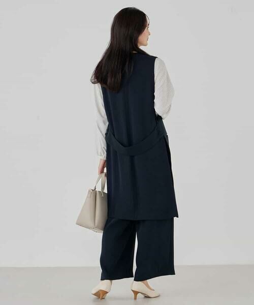 a.v.v / アー・ヴェ・ヴェ セットアップ | サテンサイドスリットジレ【洗える/速乾/毛玉になりにくい/イージーケア】 | 詳細4