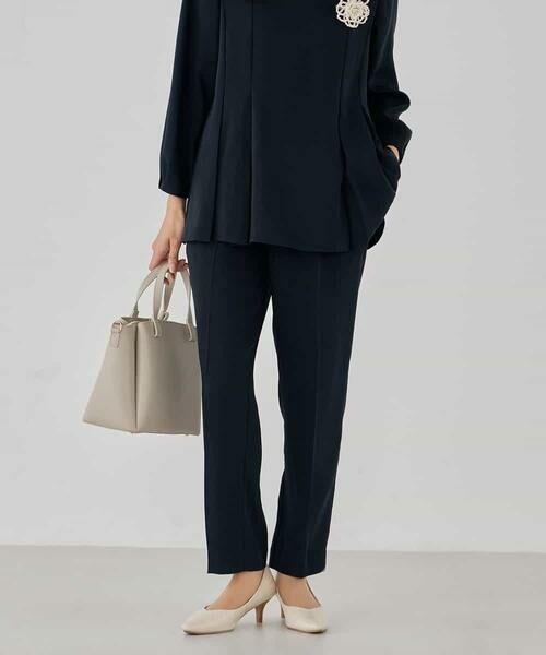 a.v.v / アー・ヴェ・ヴェ チノ・ワークパンツ | サテンテーパードパンツ【洗える/速乾/毛玉になりにくい/イージーケア】 | 詳細1