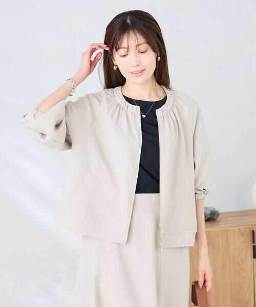 a.v.v / アー・ヴェ・ヴェ ノーカラージャケット | 【接触冷感/UVカット】リネンライクノーカラージップブルゾン【セットアップ対応/アンチピリング】（グレージュ）